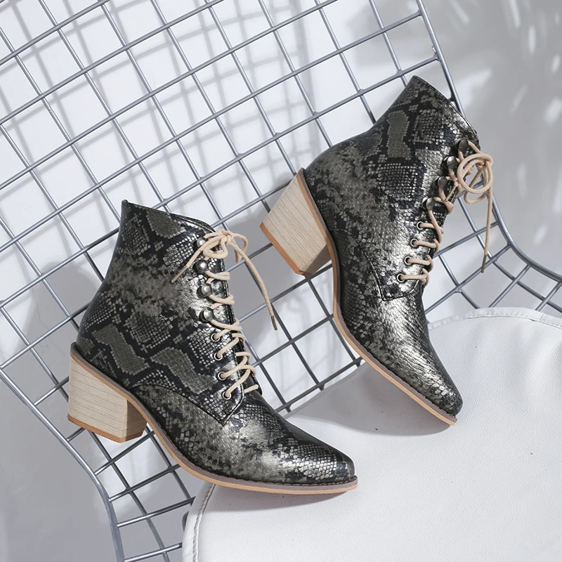 Под змеиную кожу Ботильоны Женская обувь 2019 и молнией Сезон осень С плюшевой