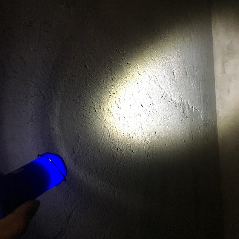 

4PCS Plastic Flashlight Led Zoomable Flashing Camping Lantern Outdoor Tent Light Lamp with 3 Working Modes