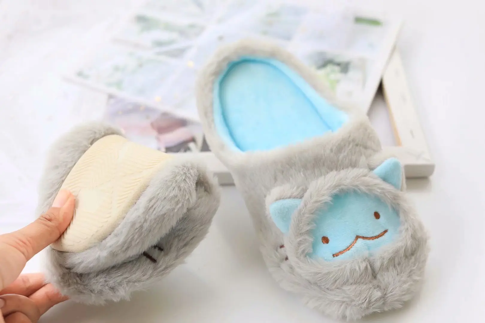 Тапочки домашние IVYYE Sumikko gurashi зимние теплые с плюшевым наполнителем |