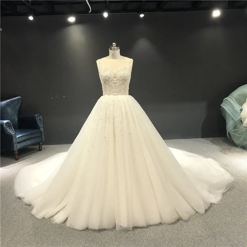 

2021 Newest High Quality Customized Ivory V-neck Sleeveless Heavy Beadings Ball Gown Floor Length with Train Wedding Dress