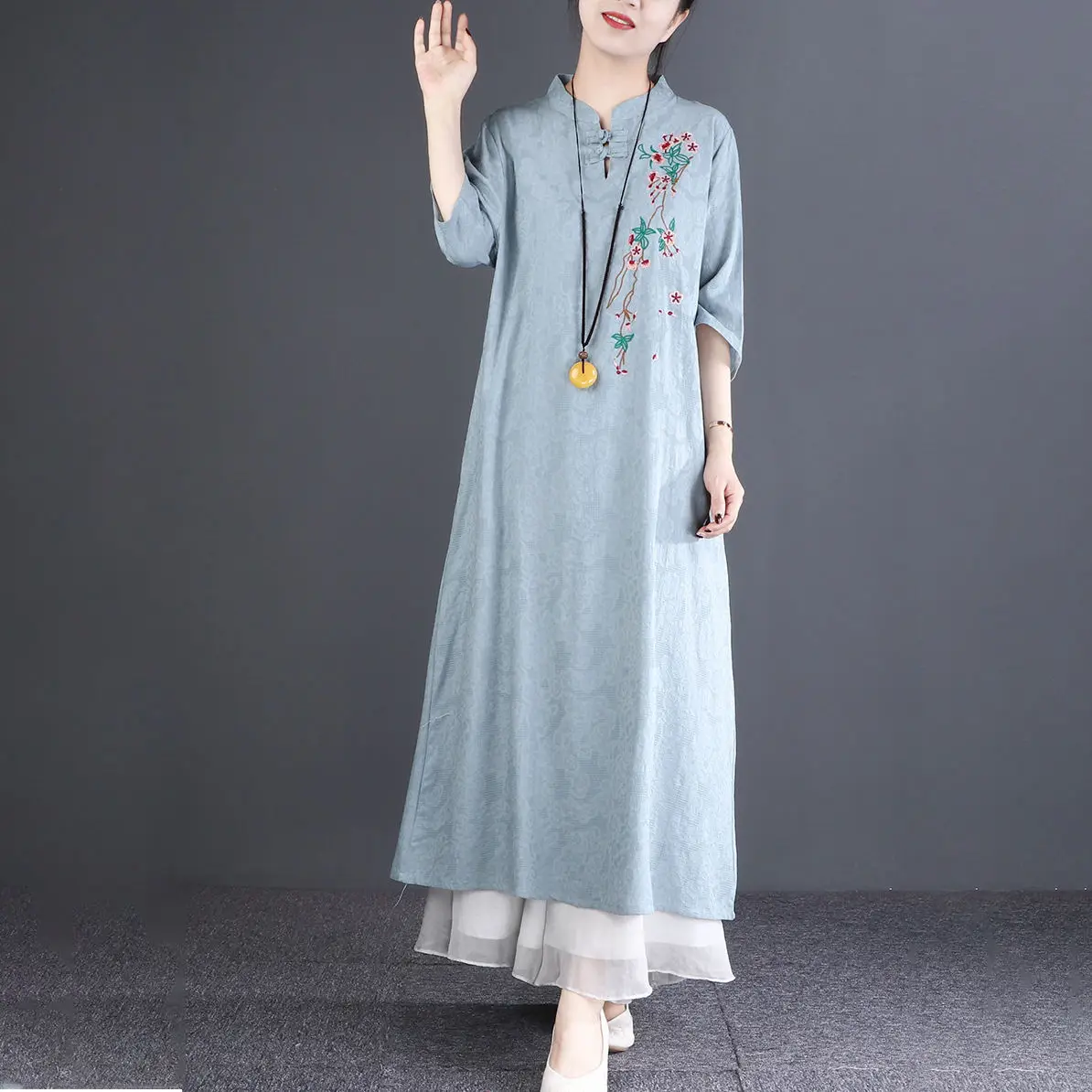 

National style women's Retro stand collar embroidery 7 / 4 Sleeve Cotton hemp dress loose medium length 2020 summer new product