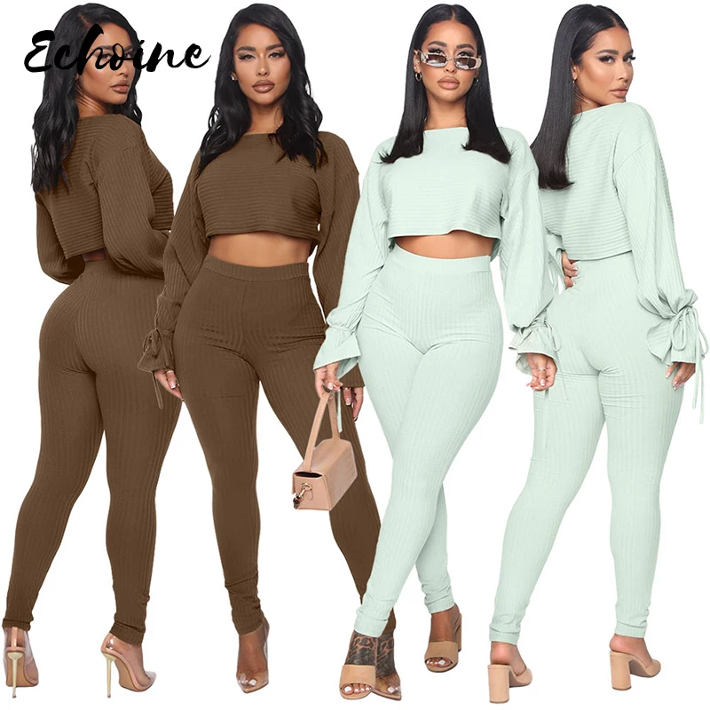 

Женский спортивный костюм с круглым вырезом, свободный кроп-топ с расклешенными рукавами и облегающие леггинсы с высокой талией, эластична...