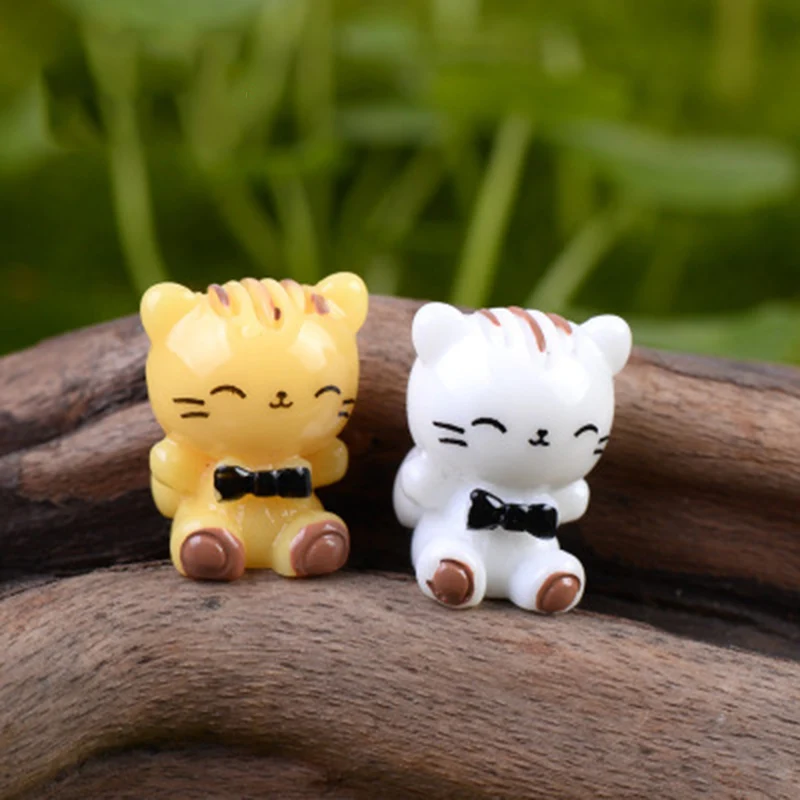 Статуя котенка из мультфильма Счастливый Кот белая и желтая украшение для