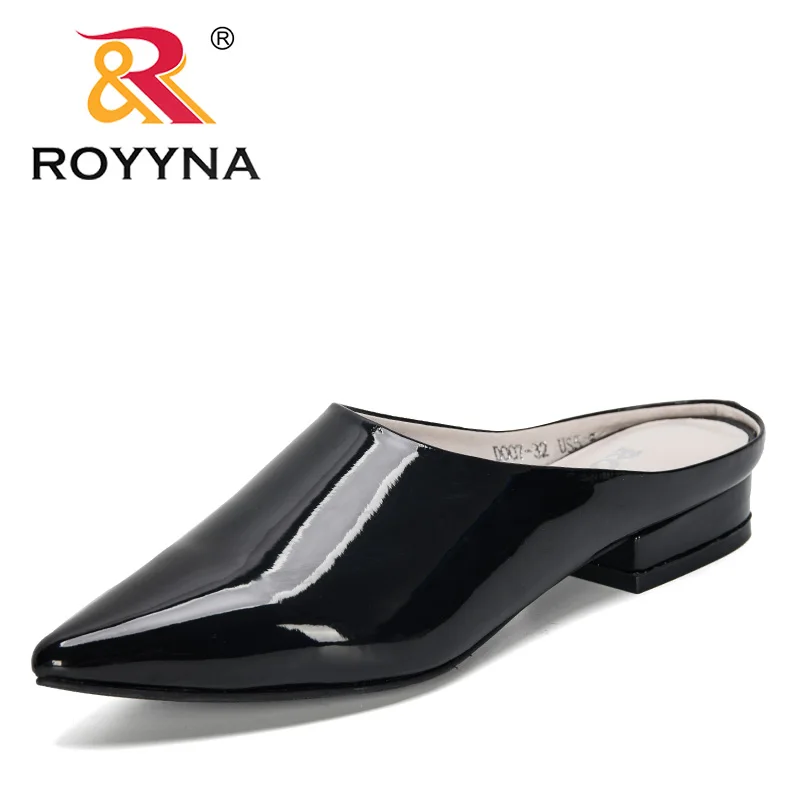 Женские пляжные шлепанцы ROYYNA Повседневные тапочки из кожи низкий каблук