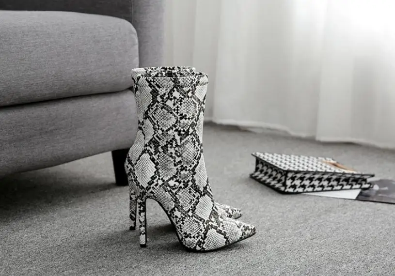Женские сапоги со змеиным узором на высоком каблуке рыцарские обувь больших