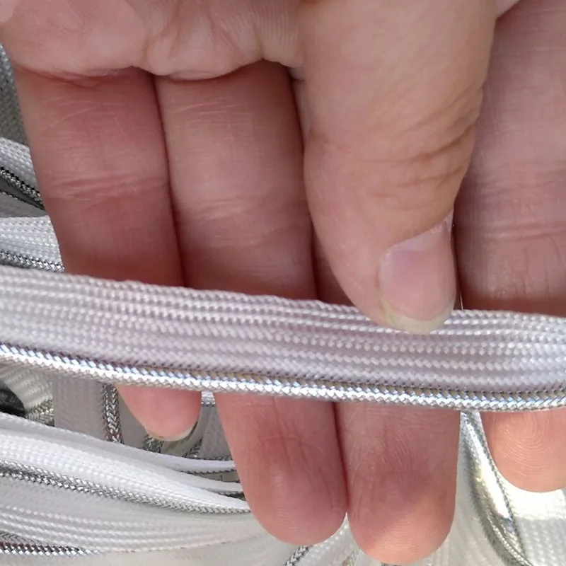 Лента со смещением черного и золотого цветов с шнуром золотого/золотого цвета