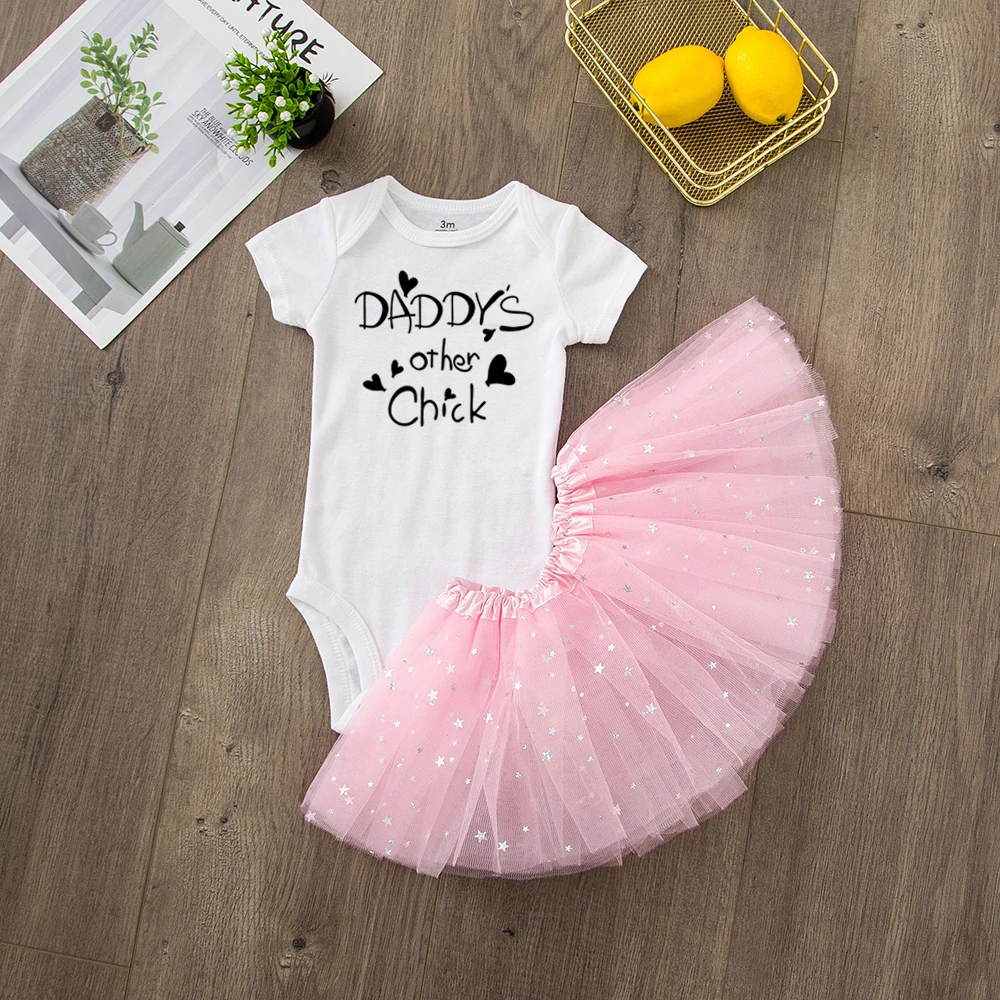 

И надписью «Daddy's других цыпленок забавные носки для новорожденных Girl2pcs Комбинезон Топ и пышная юбочка Комплекты одежды для младенцев, с кор...