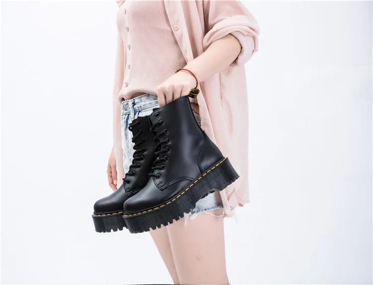 Size34-41 женские мотоциклетные ботинки на массивном каблуке; сезон осень; коллекция года; модные армейские ботинки с круглым носком на шнуровке; женская обувь