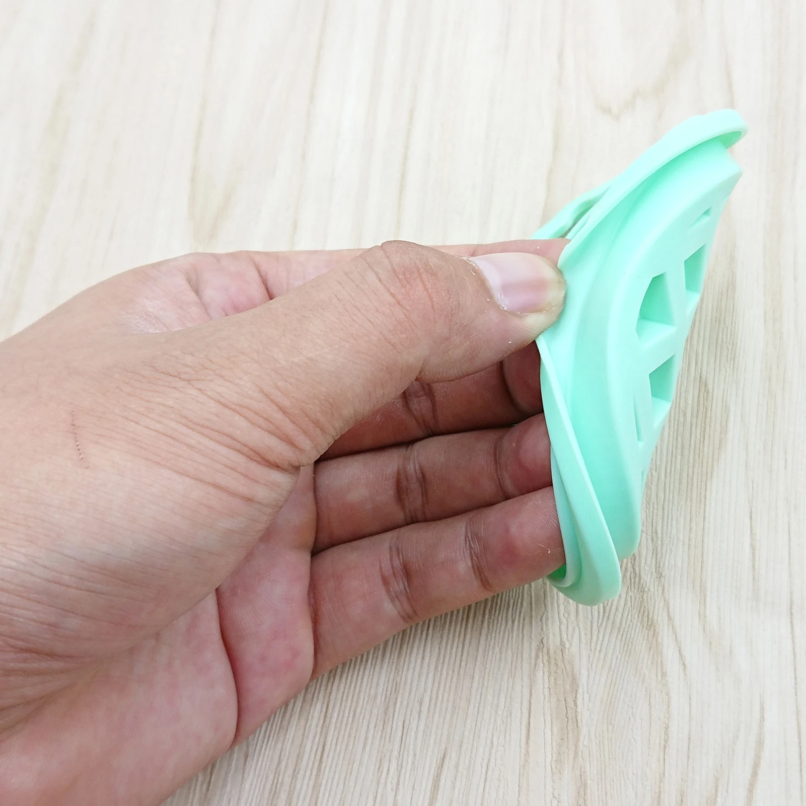 

5Pcs Practical Convenient Durable Stylish Non-stick Food Grade Silicone Cake Biscuit Waffle Mold Bakeware Baking Tool