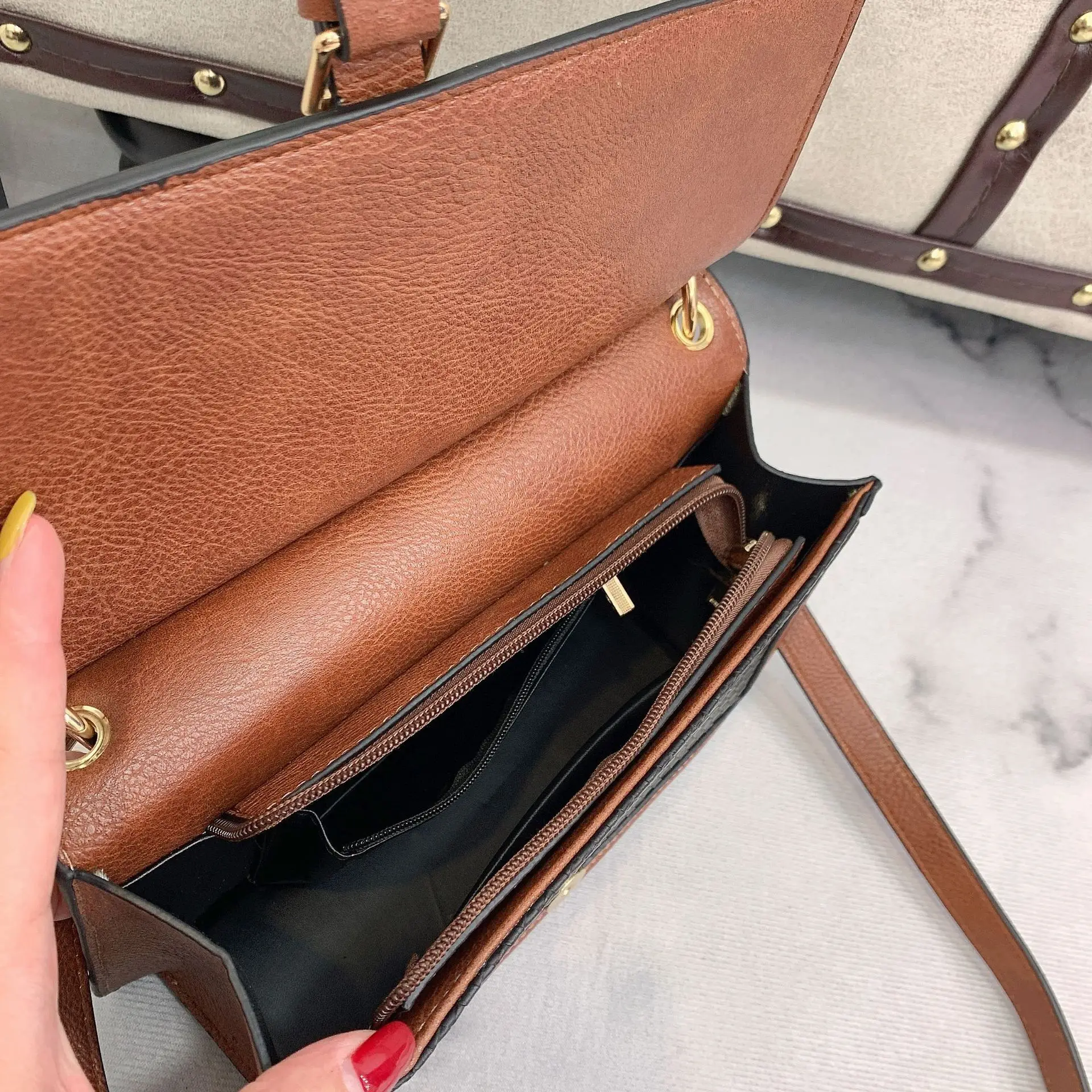 Цена Сумка на плечо с магнитной застежкой и блокировкой двух цветов, модная и просторная женская сумка с большой емкостью, сумка для покупок