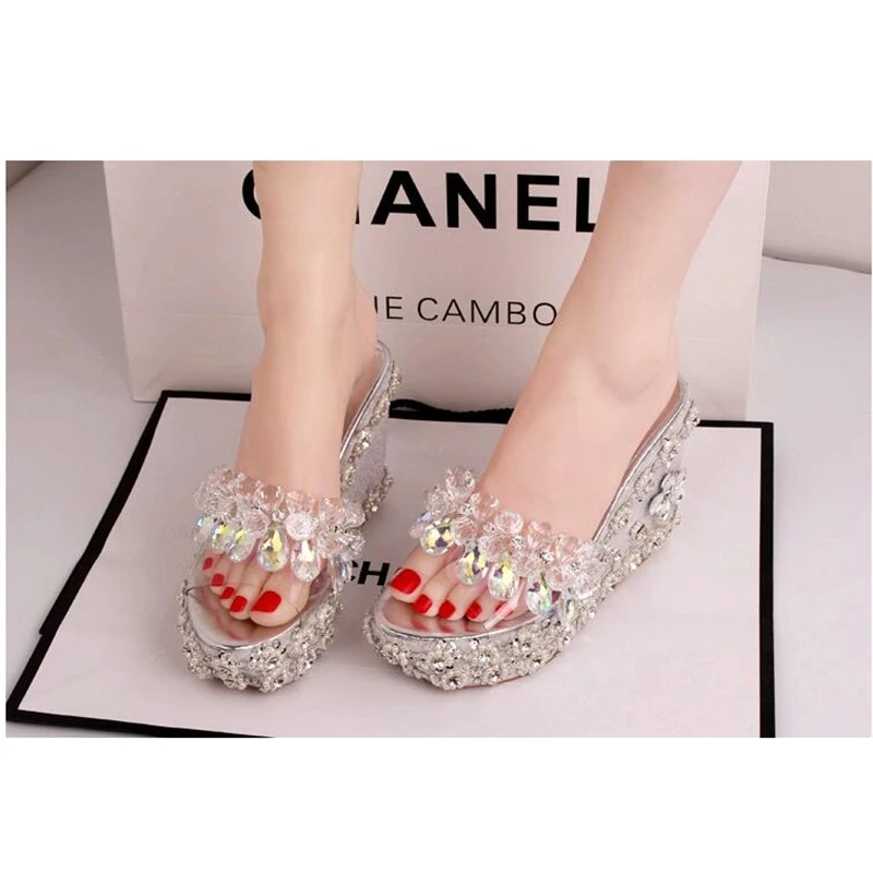 С украшением в виде кристаллов подвеска magic Стразы прозрачный соломенной