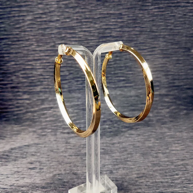 

Hoop Earrings High-quality Styling Charming Retro Popular Exaggerated Spin Irregular Fashion Magazine Show Round Wide Gold 038