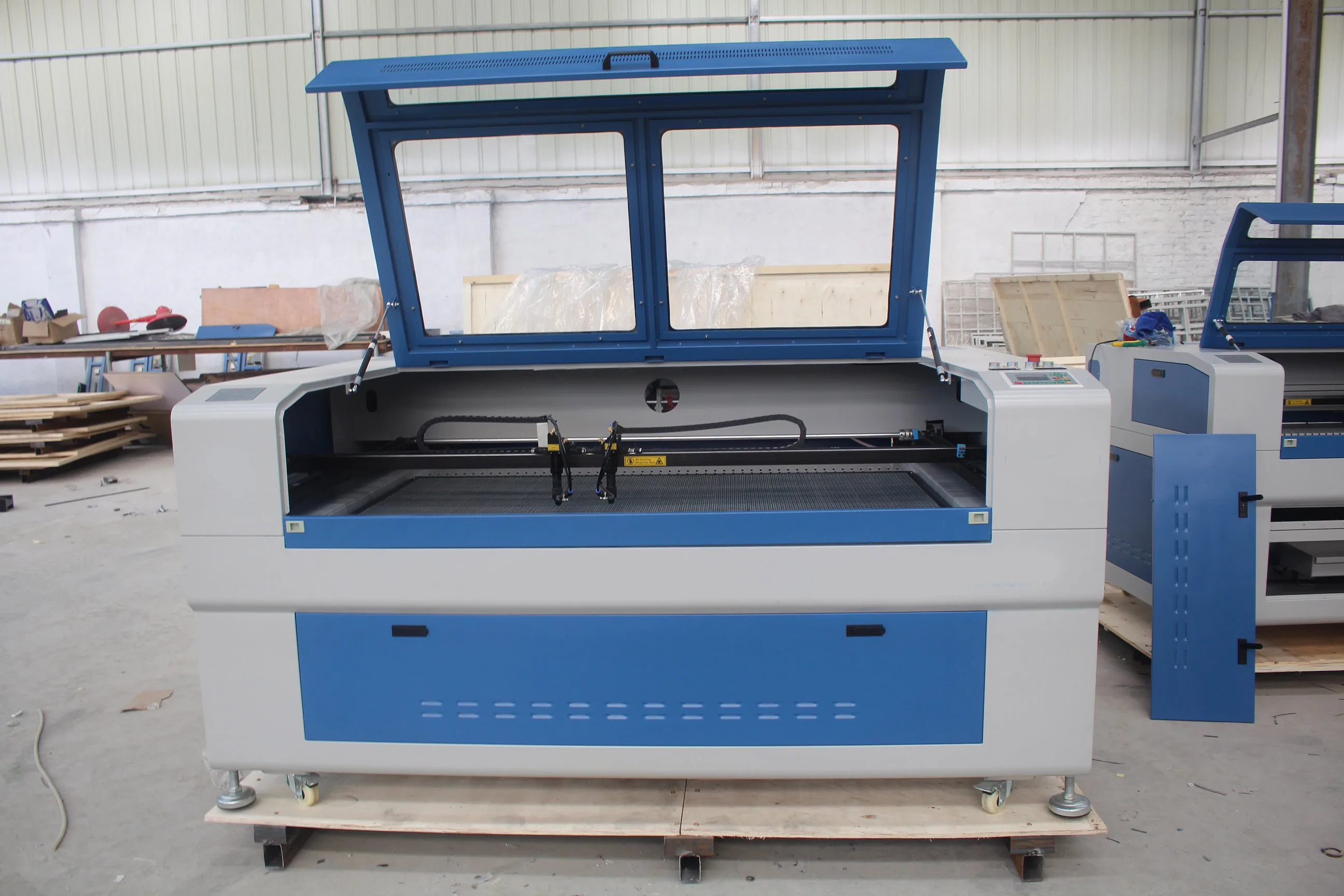 Лазерная резка ткани Двойные головки лазерной резки 1410 с CE сертификацией |