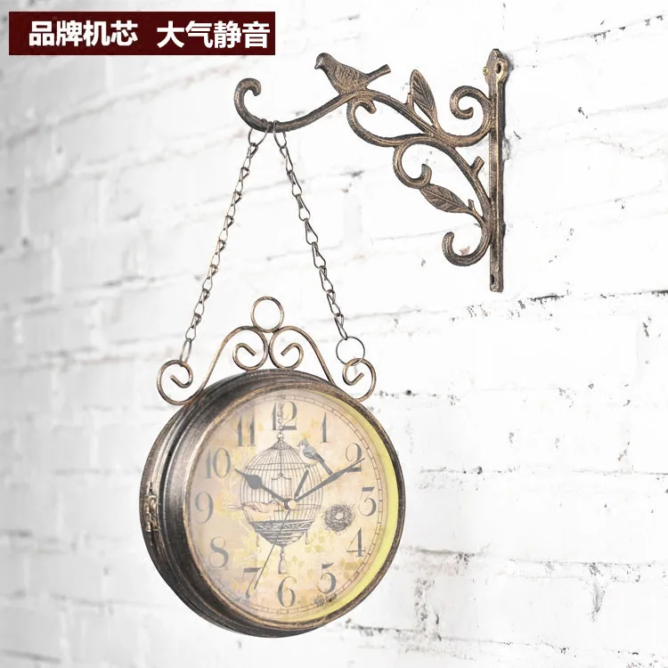 

European and American retro creative double-sided wall clock simple iron clock living room decoration silent quartz clock
