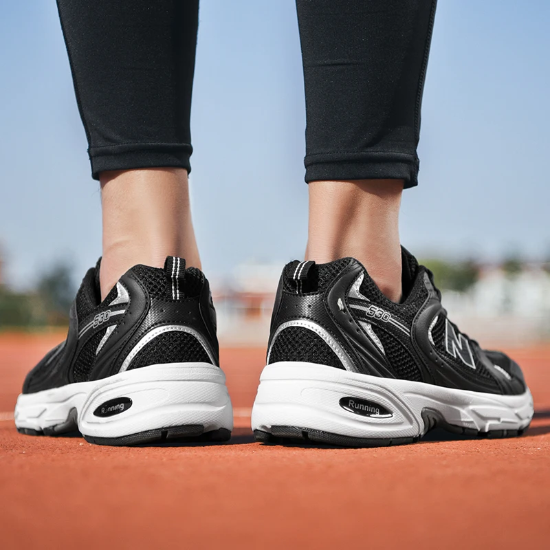 

Hot Koop Mannen Loopschoenen Ademende Outdoor Sport Schoenen Lichtgewicht Sneakers Voor Vrouwen Comfortabele Paar Flats