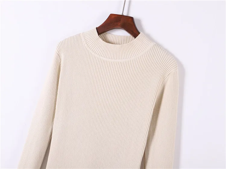 Элегантное Длинное платье свитер из органической кожи с высоким воротником