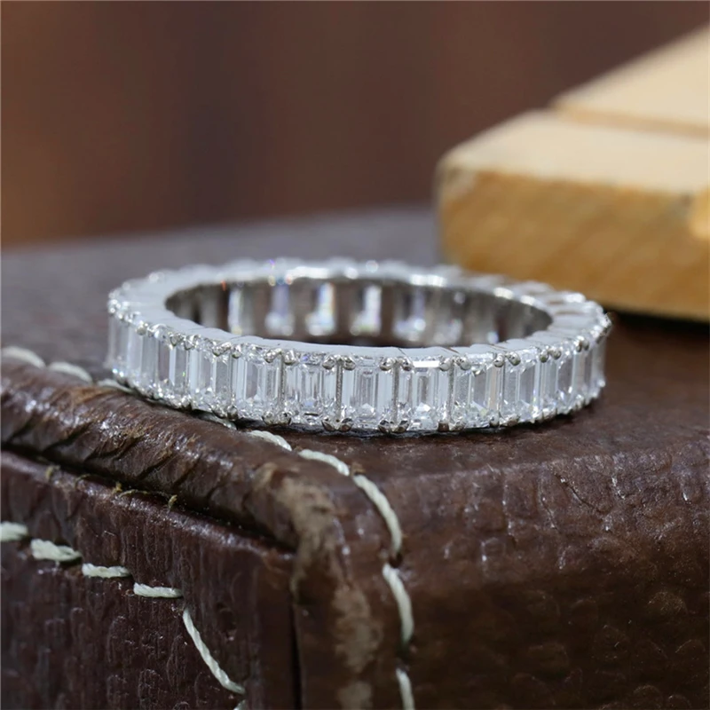 

RandH Jewliry 18K Solid Gold 3.5*2.5mm 0.15 CT Each Emerald Cut Moissanite Full Eternity Band Ring Fashion Wedding Women's Ring