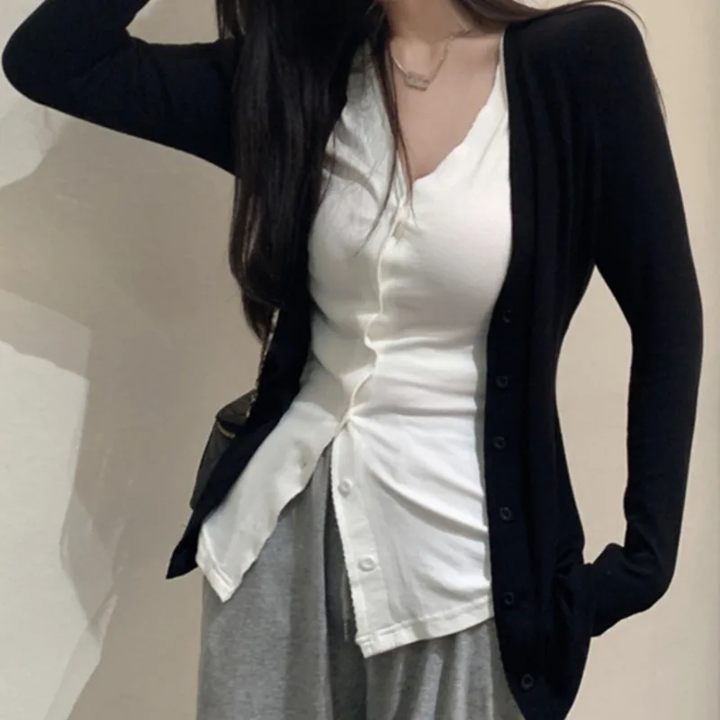 

Женский трикотажный кардиган с V-образным вырезом