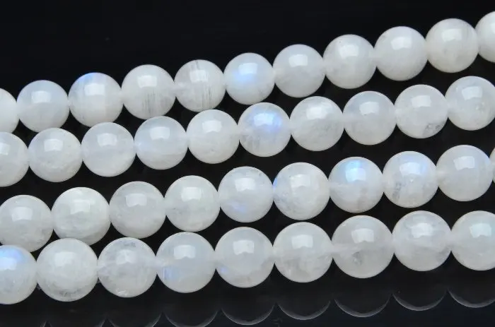 

Natural moonstone AAA 6mm-12mm 1strands/set（about 38cm）