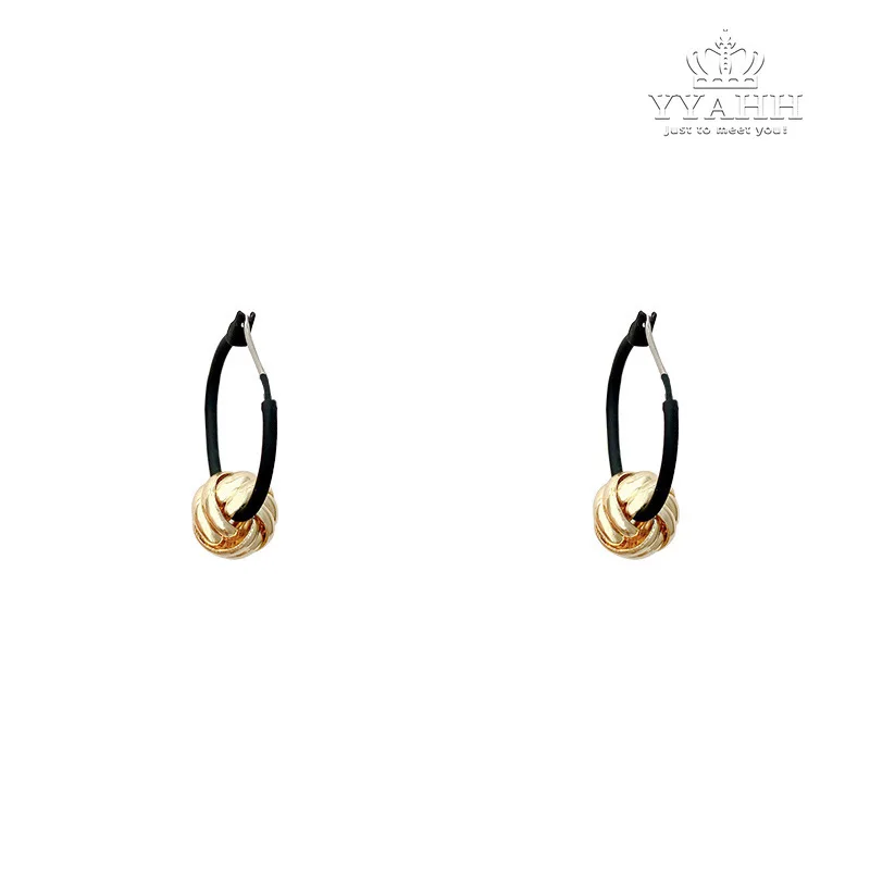 

Han Edition Fashionable Circle Is Cold Wind Earring Female, Contracted Temperamental Metal Feels Ear Nail Earring Is Tasted