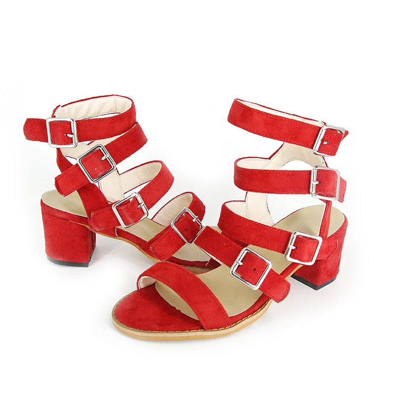 Женские босоножки-гладиаторы из флока на среднем каблуке с ремешком и пряжкой |
