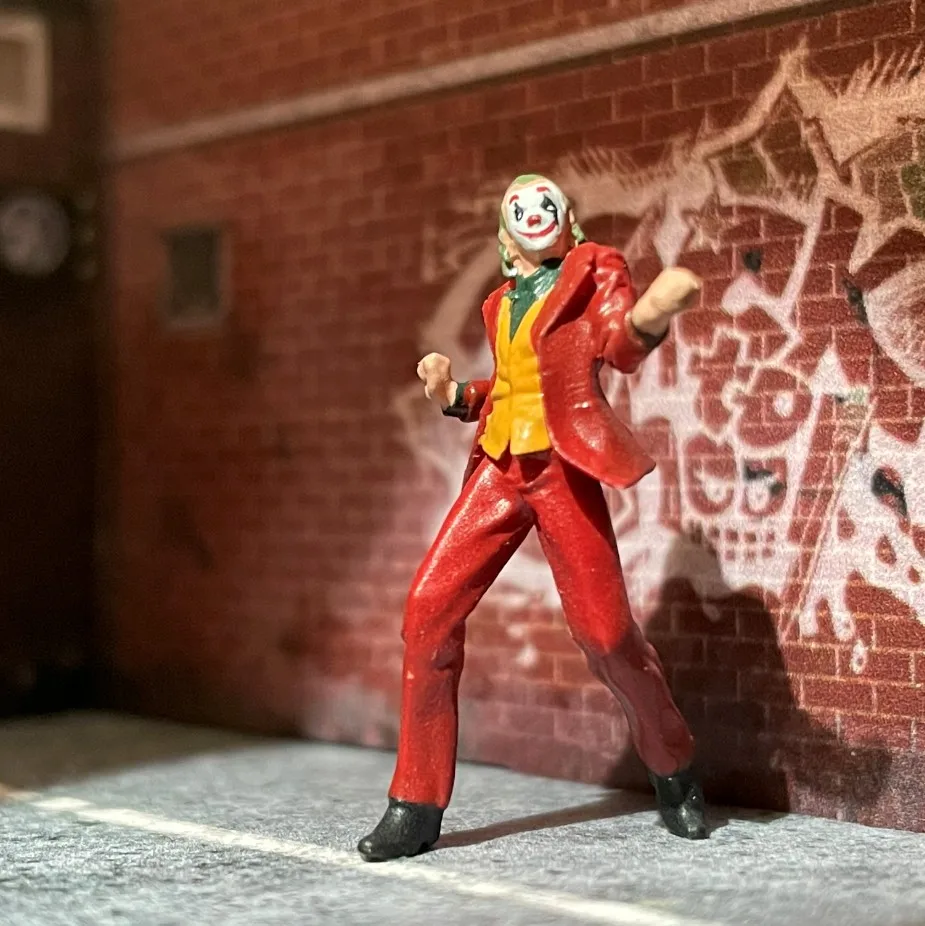 Модель Joker в масштабе 1:64 включая демонстрационную коробку Литые Автомобильные