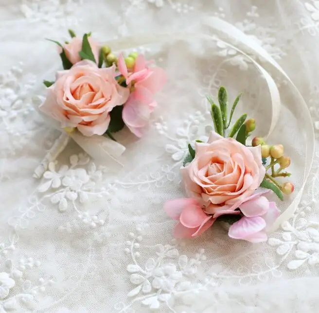 Бутоньерка на запястье розы цвета шампанского розовый цветок жениха Свадебный