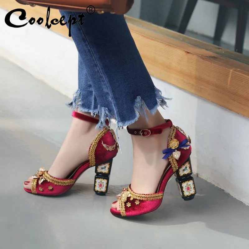 Женские босоножки из натуральной кожи с открытым носком и бисером размеры 34-43 |