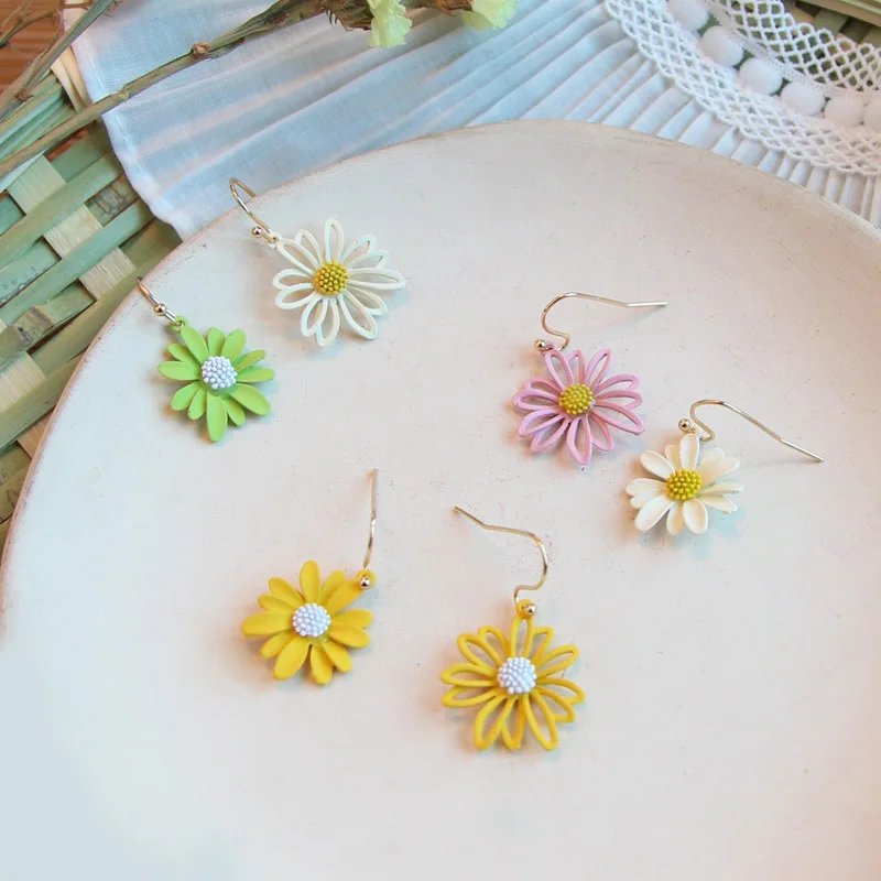 

Daisy Flower Drop Earrings Yellow White Green Eardrop Pink Embossed Resin 2022 Summer Dangler Elegant Women Valentine Gifts