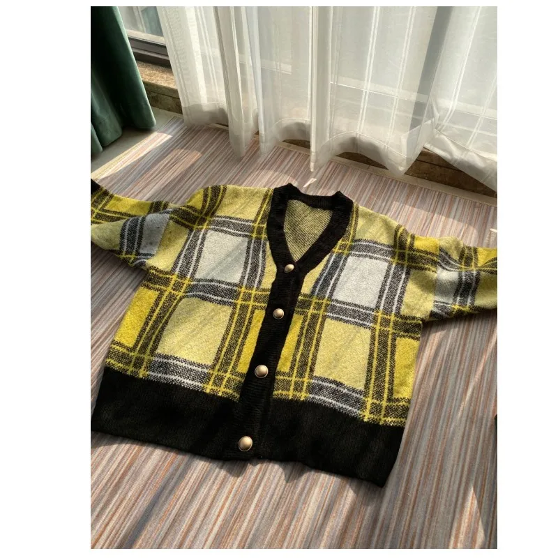 

Geometric plaid V-neck loose single breasted soft warm metal buttons Cardigan sweater female 2020 autumn winter