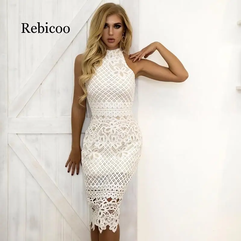 Женское кружевное платье без рукавов белое ажурное облегающее с цветочным