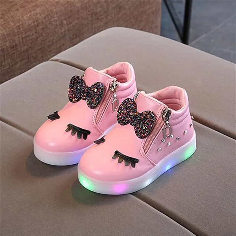 

Кроссовки Детские светящиеся со светодиодной подсветкой, размер 21-30