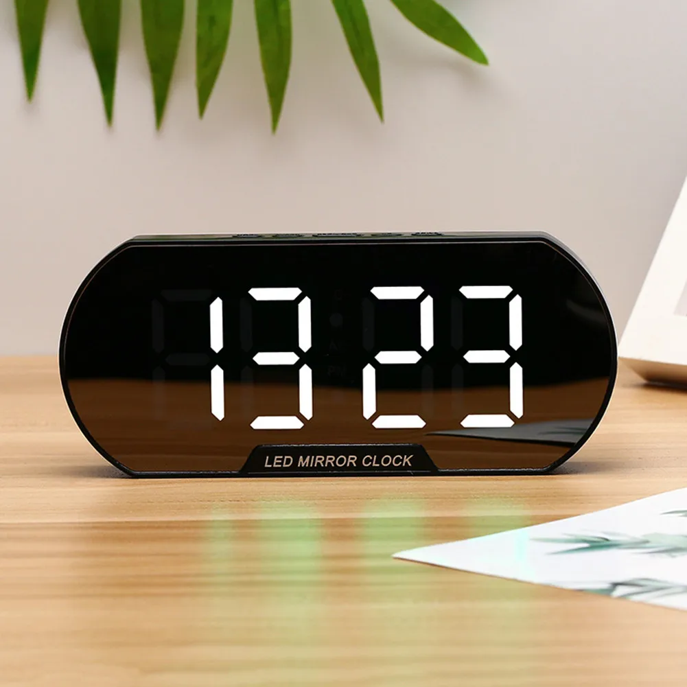 

Simple Digital Alarm Clock With Temperature Display LED Electronic Bedside Clock With Dual Alarm USB Adjustable Brightness