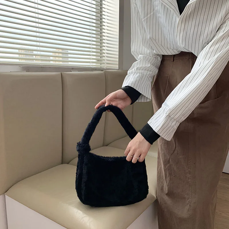 

Solid Color Women Underarm Bag Simple Faux Fur Female Small Hobos Shoulder Bags Soft Plush Girls Handbags Evening Clutch Purse
