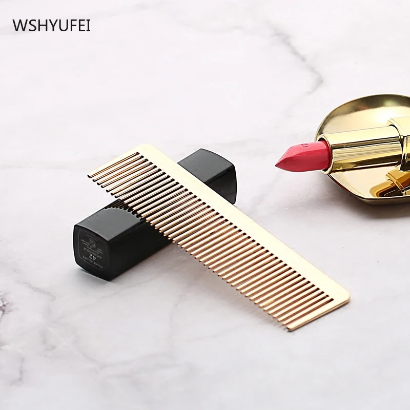 

Home Nordic gold comb simple metal makeup comb smooth and delicate portable composite noble ancient comb shooting props