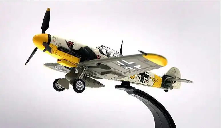Немецкий ace bf-109 модель самолета-истребителя 1:72 |