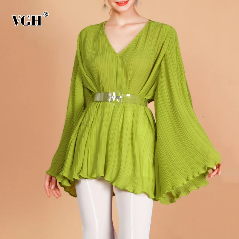 

VGH Green Casual T Shirt For Women V Neck Flare Long Sleeve Ruched Slim Elegant Minimalist T Shirts Female Korean Spring Fashion