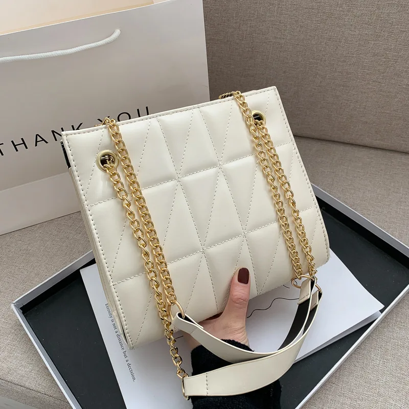 

2021 New Women's Large Capacity Lingge Famous Designer Shoulder Causal Fashion Messenger Crossbody Bag Lady Versatile Handbag