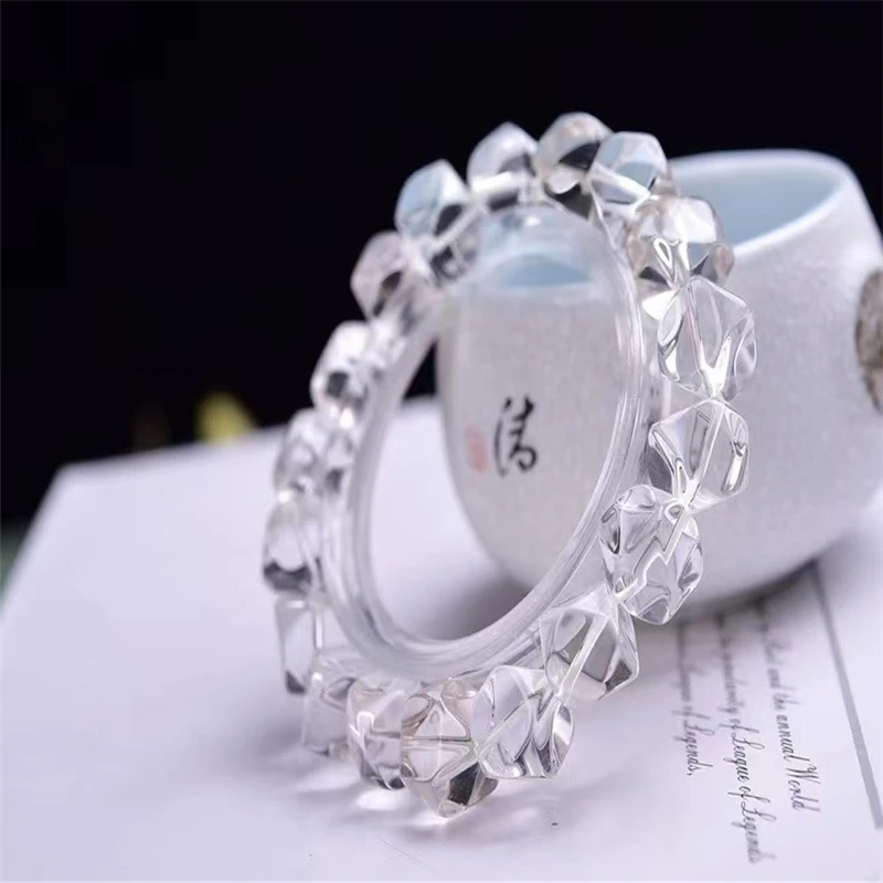 Браслет ручной работы с кристаллами кварца стрейчевый прозрачный кристалл