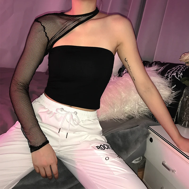 Sweetown/черные однотонные вечерние топы с вырезами на одно плечо для женщин, лоскутные тонкие пикантные летние футболки в сеточку, уличная одежда