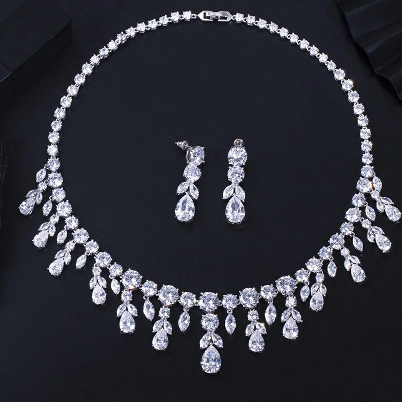 Набор свадебных ювелирных изделий ThreeGraces набор из белого золота с кристаллами