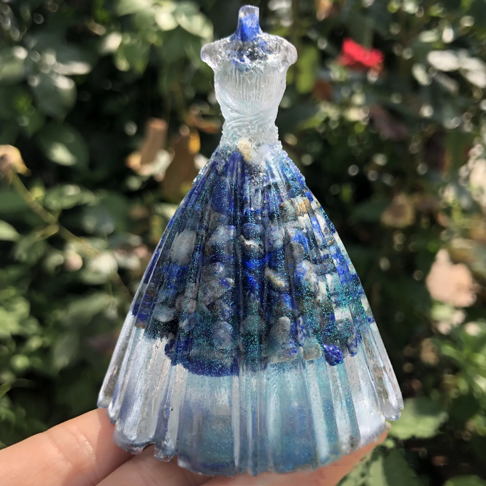 

Natural Crystal Wedding Dress Crushed Stone Epoxy Resin Synthetic Handicraft Figurines Room Decor Christmas Decoration