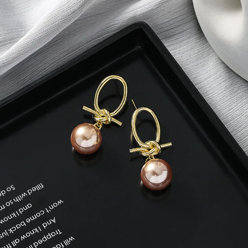 

2021 New Arrival Fashion Contracted Senior Pearl Women Dangle Earrings Elegant Temperament Geometric Metal Bowknot Modelling