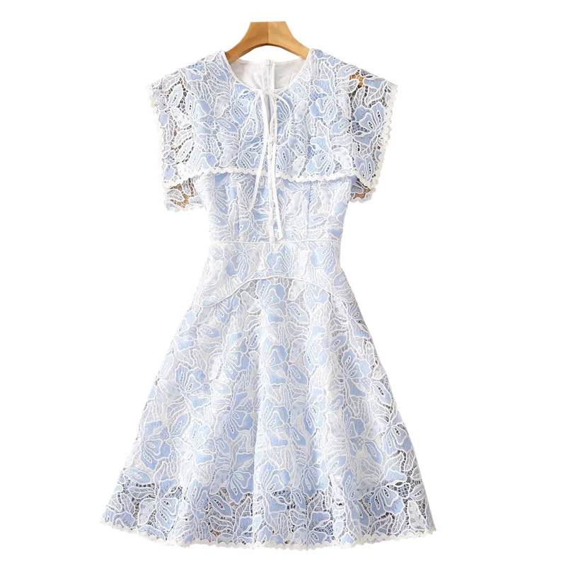 

Кружевное платье на шнуровке с круглым вырезом и рукавом-накидкой, голубое вязаное крючком платье с цветами из гипюра