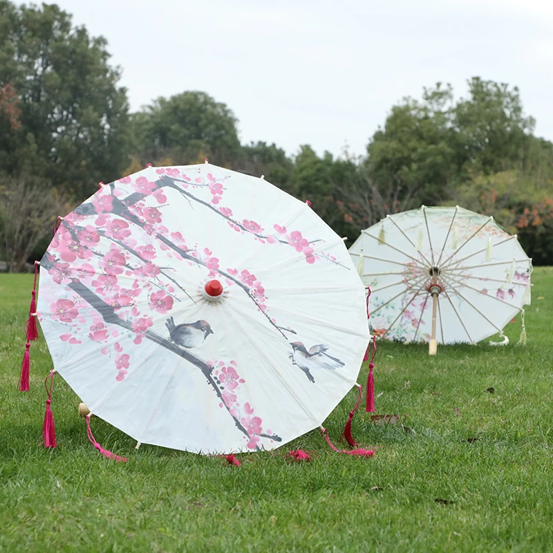 Зонт в китайском стиле с цветочным узором и кисточками старинный костюм