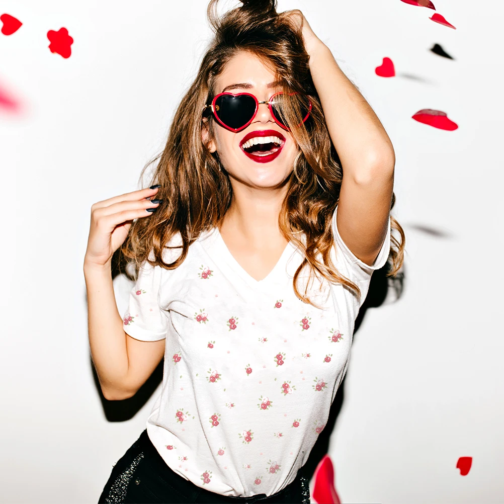 Маленькие наклейки с красными цветами для самостоятельного нанесения утюгом