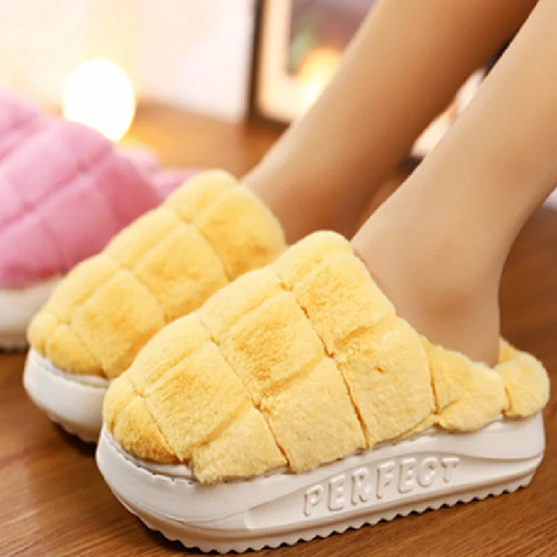 

Women's slippers thick winter warm teddy indoors shoes wear furry platform high heels ladies anti-slip slippers 2021