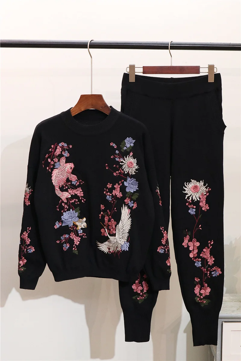 

European 2019 Autumn Winter Two Piece Set Women Embroidery Pattern Knitted Tops Pullover+Pants Vintage Female 2 Piece Set Casual