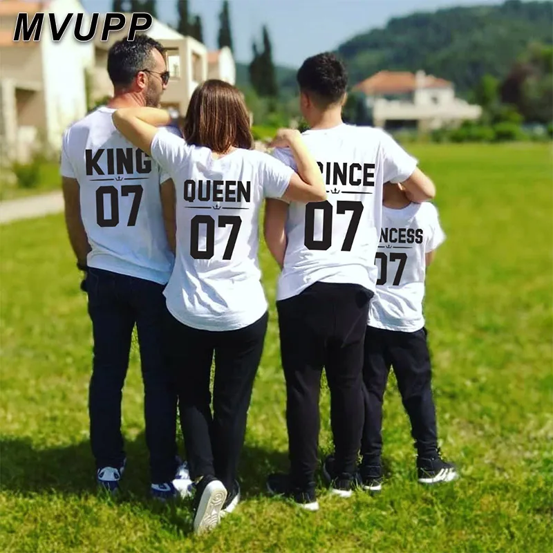 Семейный образ Папа мама ребенок одинаковые наряды одежда для мамы и дочки