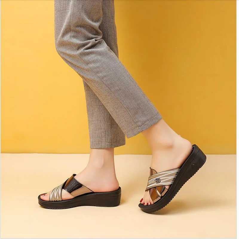 Women's Slippers Sandals 2020 New Women Slipper Summer Outdoor Flat Slipper Woman Slippers Sandals Fashion Shoes